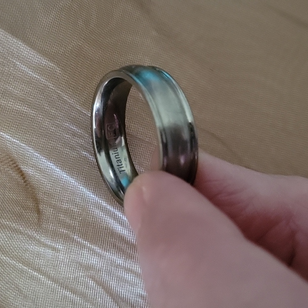 Mens titanium wedding band size 10